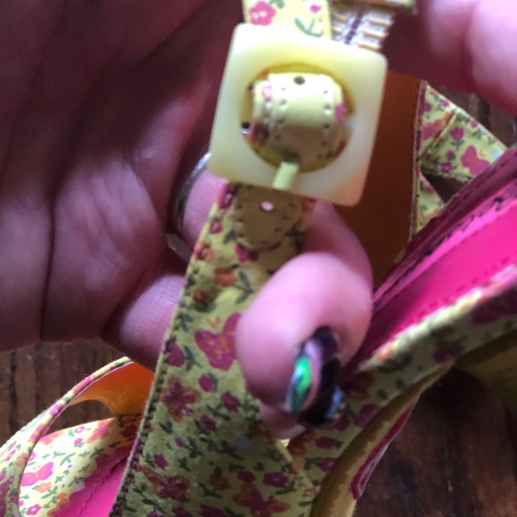 Like new condition floral sling backs - Picture 6 of 8